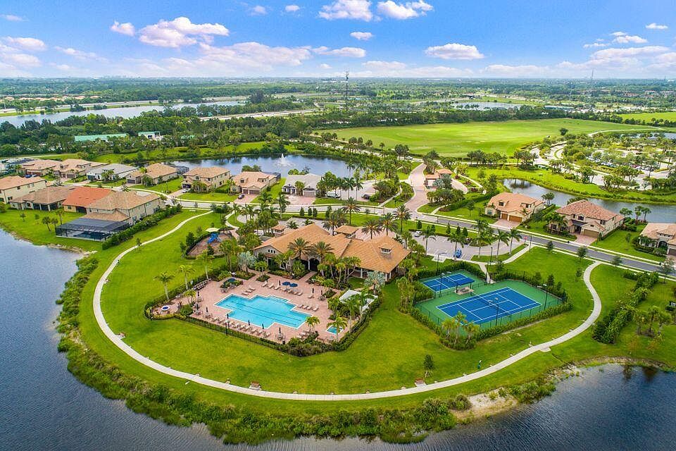 Admirals Cove Jupiter FL gated community