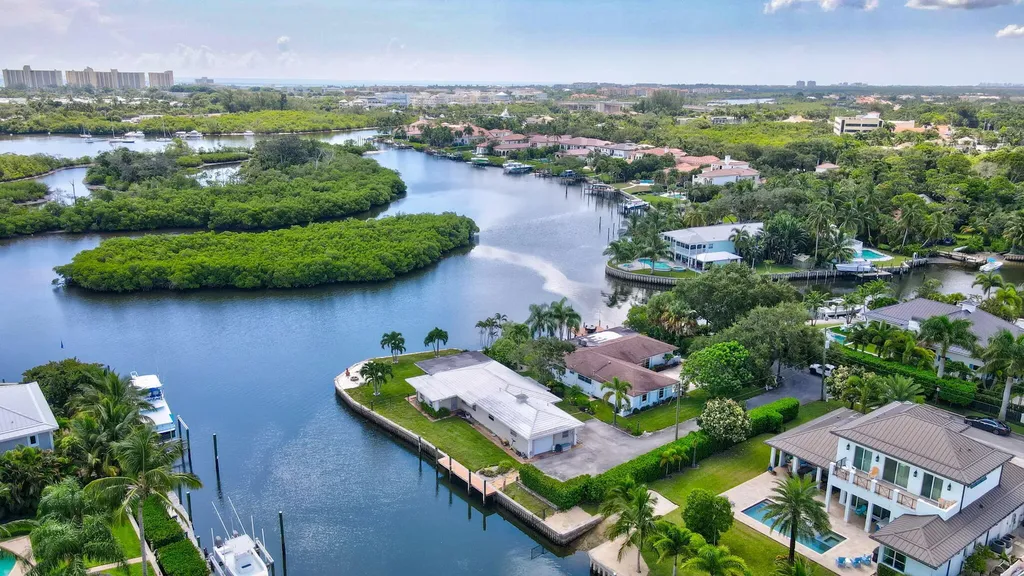 what is a gated community in Jupiter FL